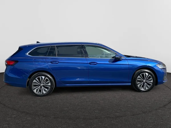 SKODA Superb Combi (2024) — foto 6 van 10