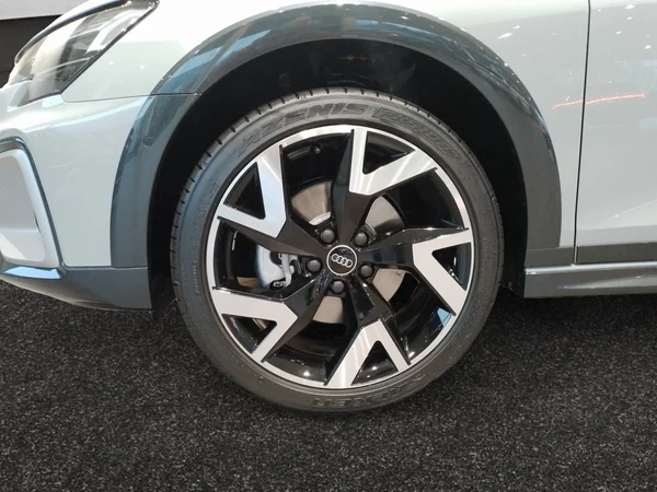 AUDI A3 Alltstreet (2024) — foto 8 van 13