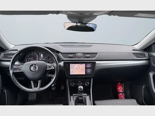 Skoda Superb (2018) — foto 12 van 27