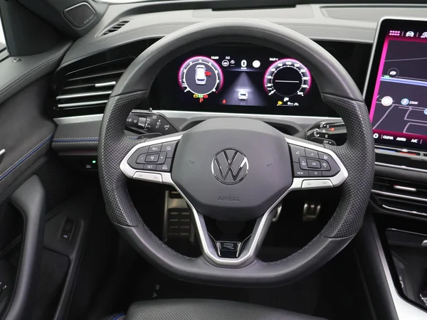 VOLKSWAGEN Passat SW (2024) — foto 9 van 31