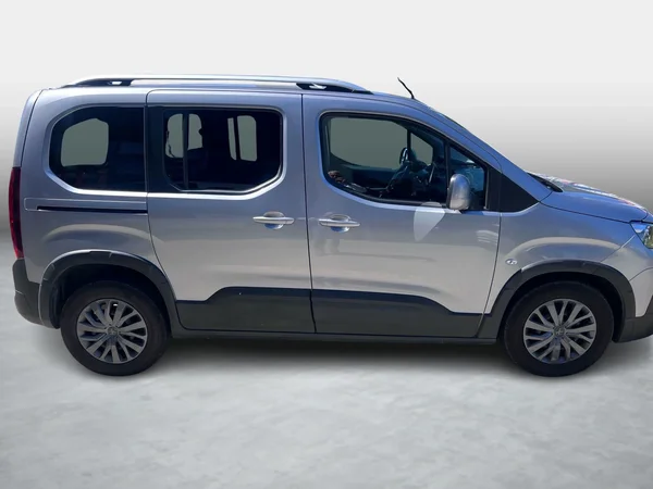 Peugeot Rifter (2021) — foto 13 van 15