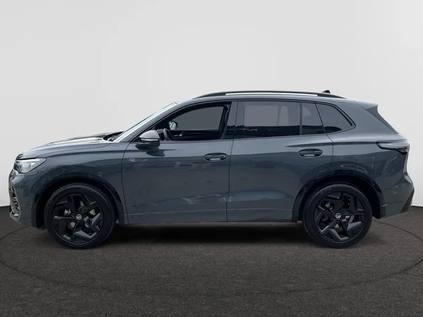 VOLKSWAGEN Tiguan (2025) — foto 13 van 22