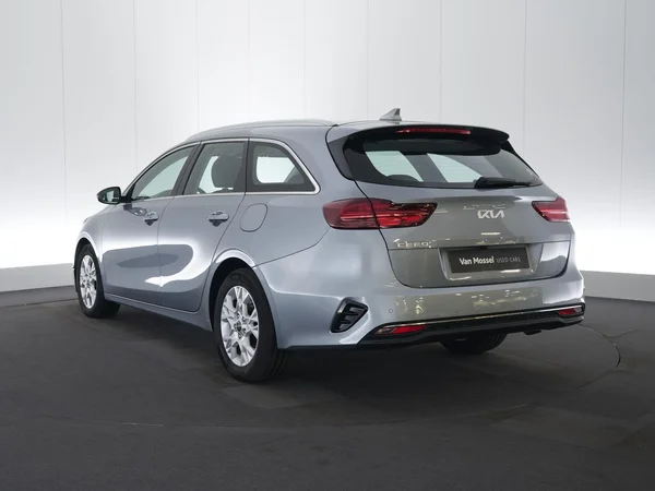 Kia cee'd (2024) — foto 12 van 29