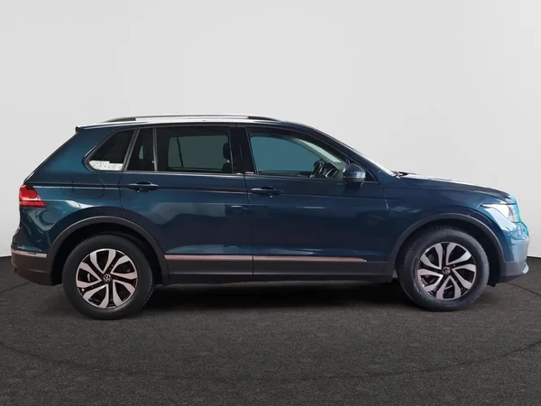 VOLKSWAGEN Tiguan (2021) — foto 21 van 23