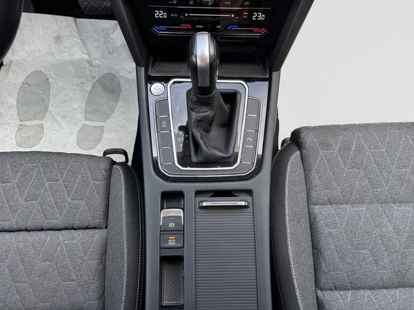 VOLKSWAGEN Passat Variant (2022) — foto 8 van 22