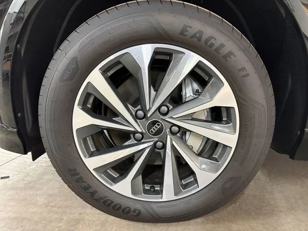 AUDI Q6 e-tron (2026) — foto 14 van 23