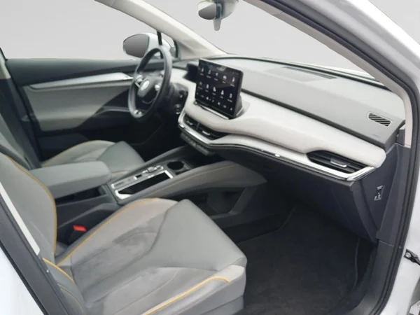 SKODA Enyaq (2024) — foto 8 van 19