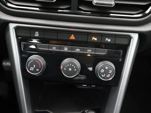 VOLKSWAGEN T-Roc (2022) — foto 13 van 25