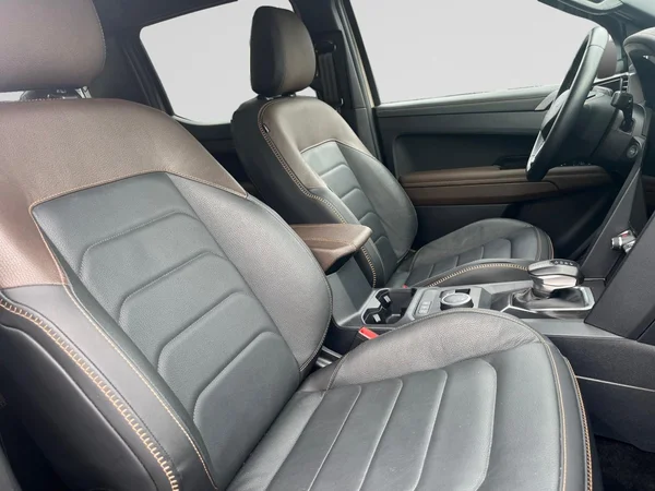 VOLKSWAGEN Amarok Double Cab Dsl (2025) — foto 11 van 20