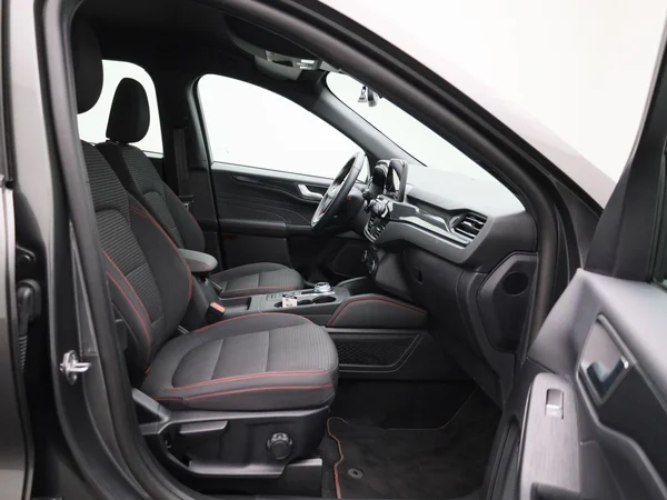 Ford Kuga (2022) — foto 28 van 41