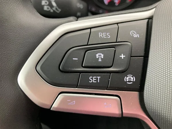VOLKSWAGEN Multivan T6.1 (2022) — foto 17 van 26