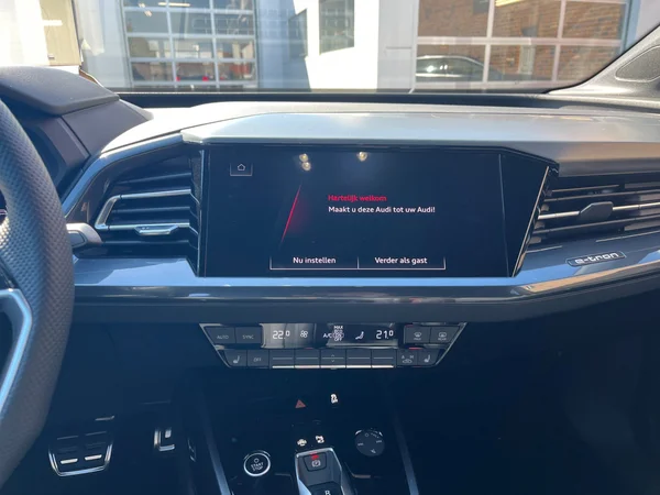 AUDI Q4 e-tron (2025) — foto 15 van 19