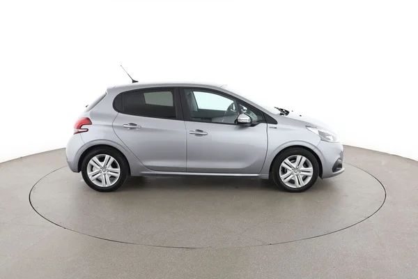 Peugeot 208 (2019) — foto 13 van 16