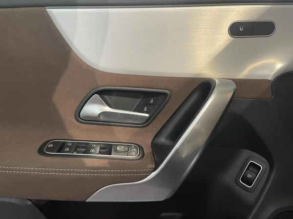 Mercedes-Benz CLA (2024) — foto 2 van 13