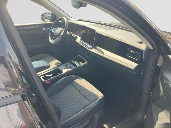 VOLKSWAGEN Tiguan eHybrid (PHEV) (2025) — foto 3 van 24
