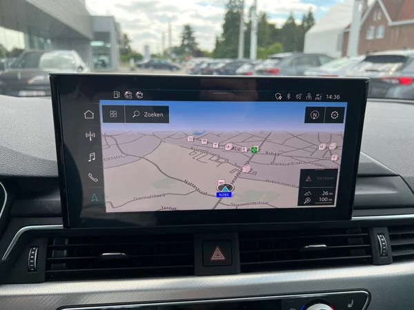 AUDI A4 Allroad Quattro Dsl (2023) — foto 17 van 24