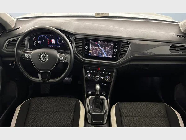 Volkswagen T-Roc (2021) — foto 2 van 24