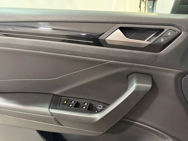 Volkswagen T-Roc (2023) — foto 10 van 30