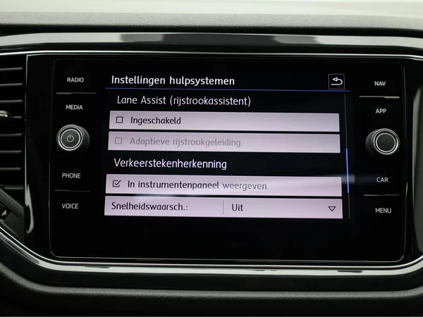VOLKSWAGEN T-Roc (2019) — foto 16 van 24