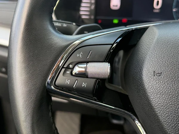 SKODA Octavia Combi (2024) — foto 2 van 20