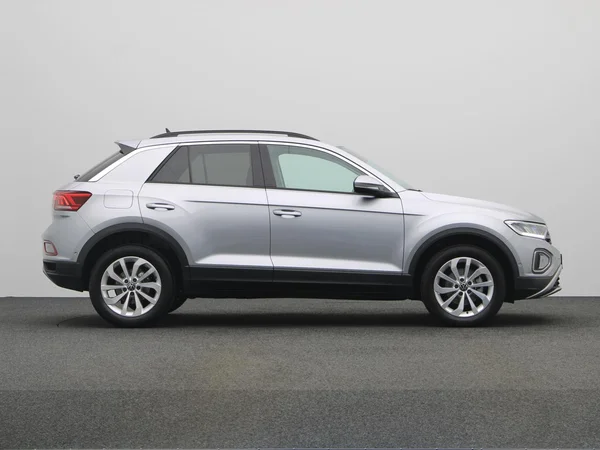 VOLKSWAGEN T-Roc (2024) — foto 16 van 18
