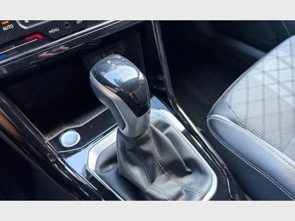Volkswagen T-Roc (2025) — foto 8 van 23