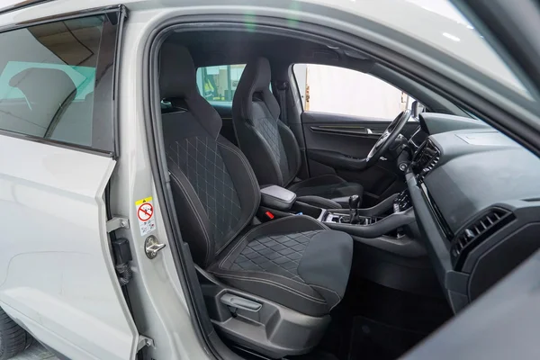 Skoda Karoq (2022) — foto 6 van 49