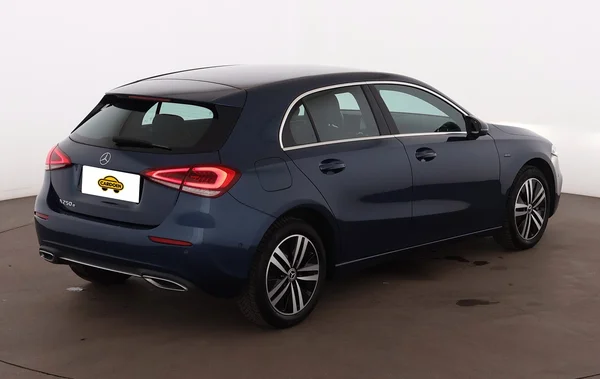 Mercedes-Benz A-Class PHEV (W177) (2020) — foto 27 van 31