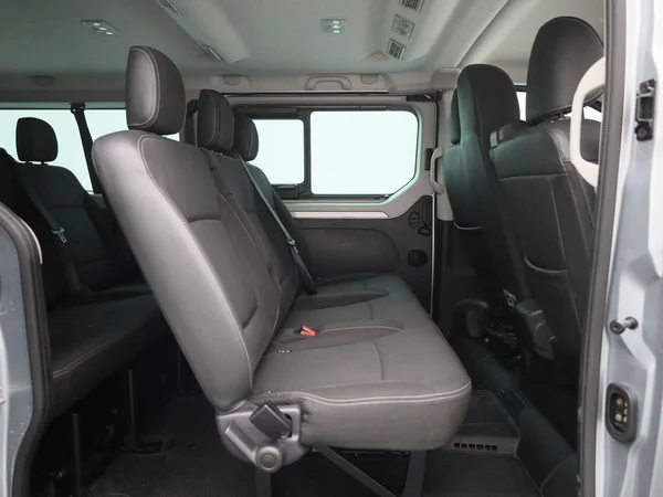 Renault Trafic (2024) — foto 3 van 40