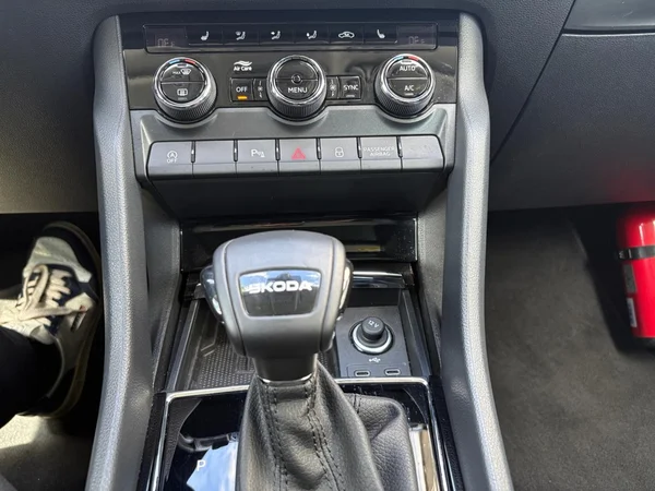 SKODA Karoq (2025) — foto 13 van 24