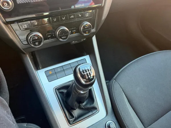SKODA Octavia (2017) — foto 15 van 22