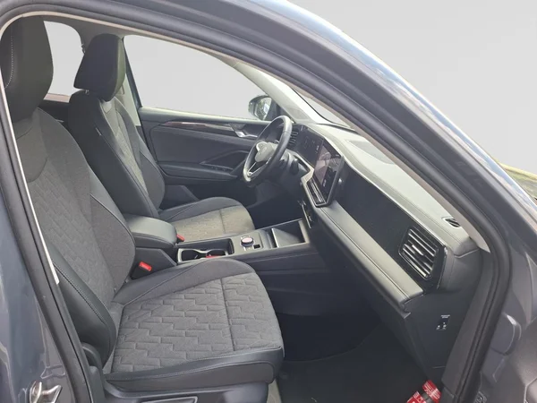 VOLKSWAGEN Tiguan (2024) — foto 6 van 22