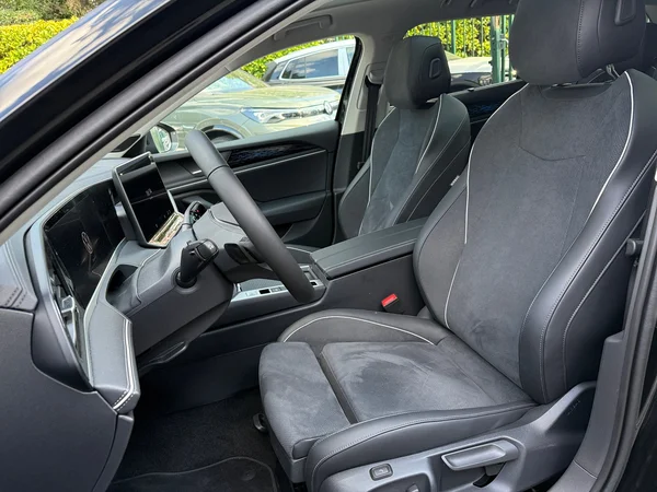 VOLKSWAGEN Passat SW (2025) — foto 15 van 15