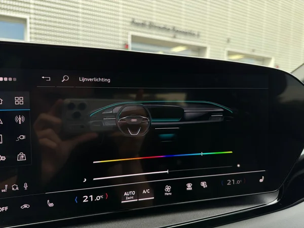 AUDI Q6 e-tron (2025) — foto 9 van 24