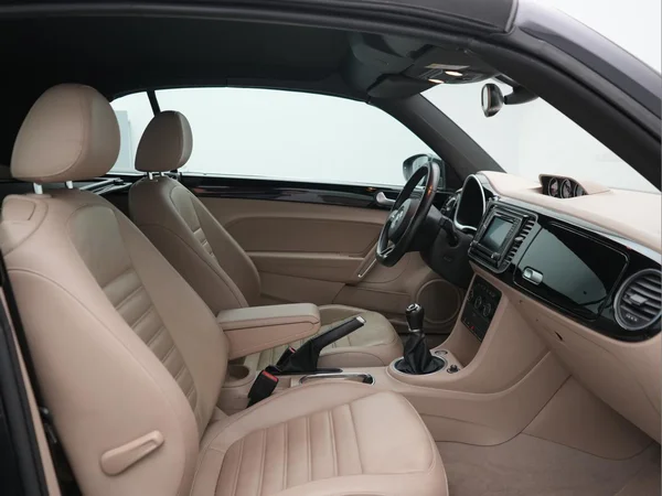 VOLKSWAGEN Beetle Cabriolet (2015) — foto 5 van 39