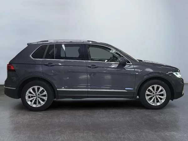VOLKSWAGEN Tiguan Dsl (2021) — foto 28 van 32