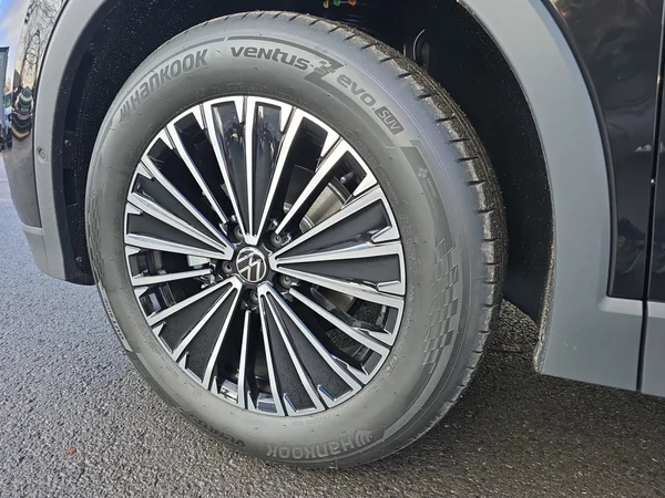 VOLKSWAGEN Tiguan (2025) — foto 17 van 19