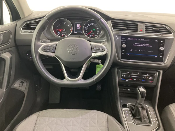 VOLKSWAGEN Tiguan (2022) — foto 10 van 36
