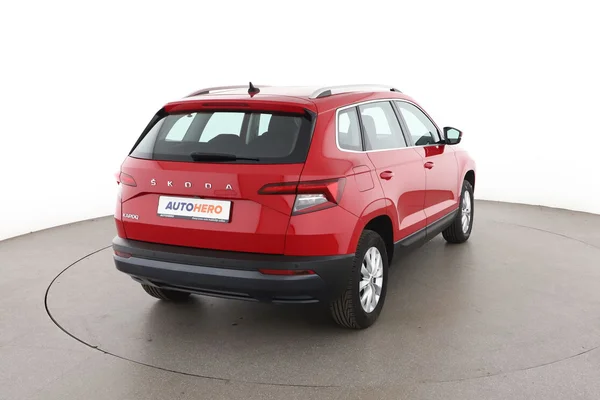 Skoda Karoq (2020) — foto 12 van 16