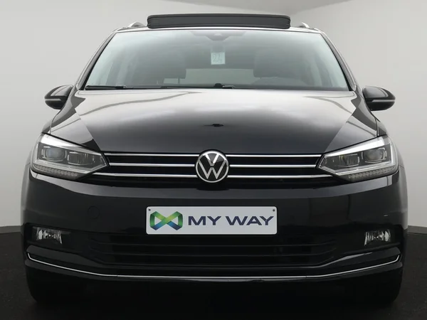 VOLKSWAGEN Touran (2021) — foto 23 van 28