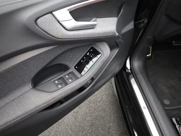 AUDI A5 Avant e-hybrid (PHEV) (2025) — foto 6 van 23