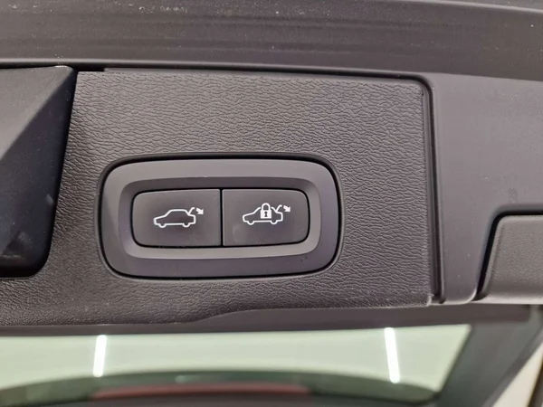 Volvo XC60 (2021) — foto 17 van 17