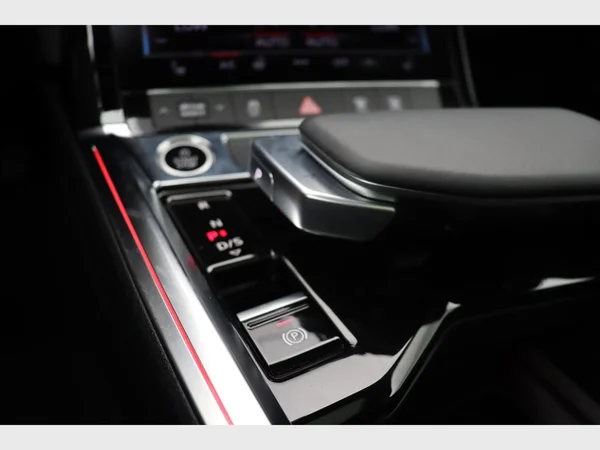 AUDI Q8 e-tron Sportback (2023) — foto 7 van 28