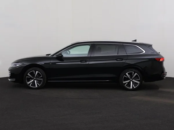 VOLKSWAGEN Passat SW (2025) — foto 13 van 18