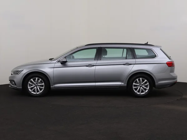 VOLKSWAGEN Passat Variant (2022) — foto 12 van 29