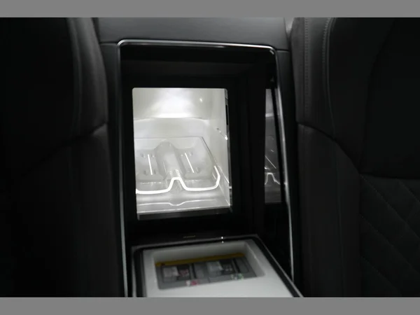 AUDI A8 Long PHEV (2024) — foto 42 van 53