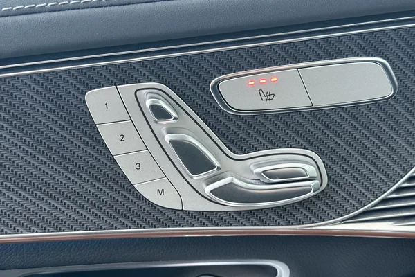 Mercedes-Benz EQC (2020) — foto 7 van 23