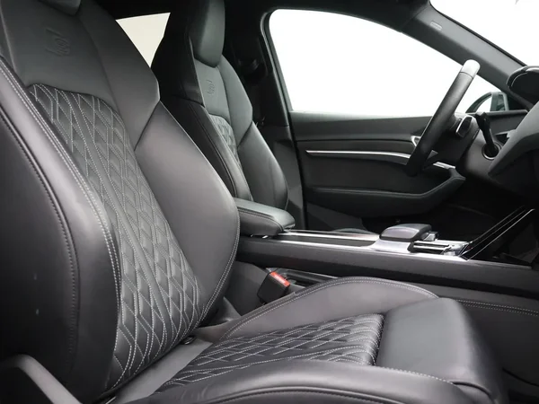 Audi e-tron (2021) — foto 29 van 29