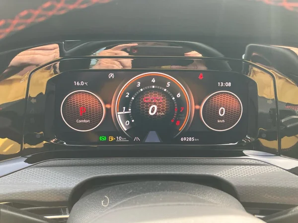 VOLKSWAGEN Golf VIII GTI (2023) — foto 25 van 25