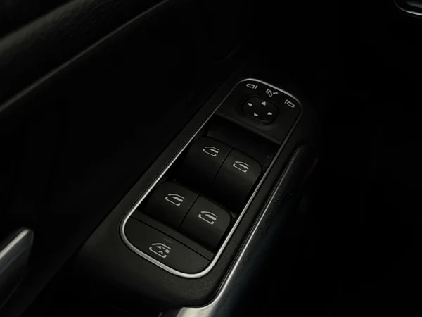 MERCEDES GLA 180 (2022) — foto 21 van 30
